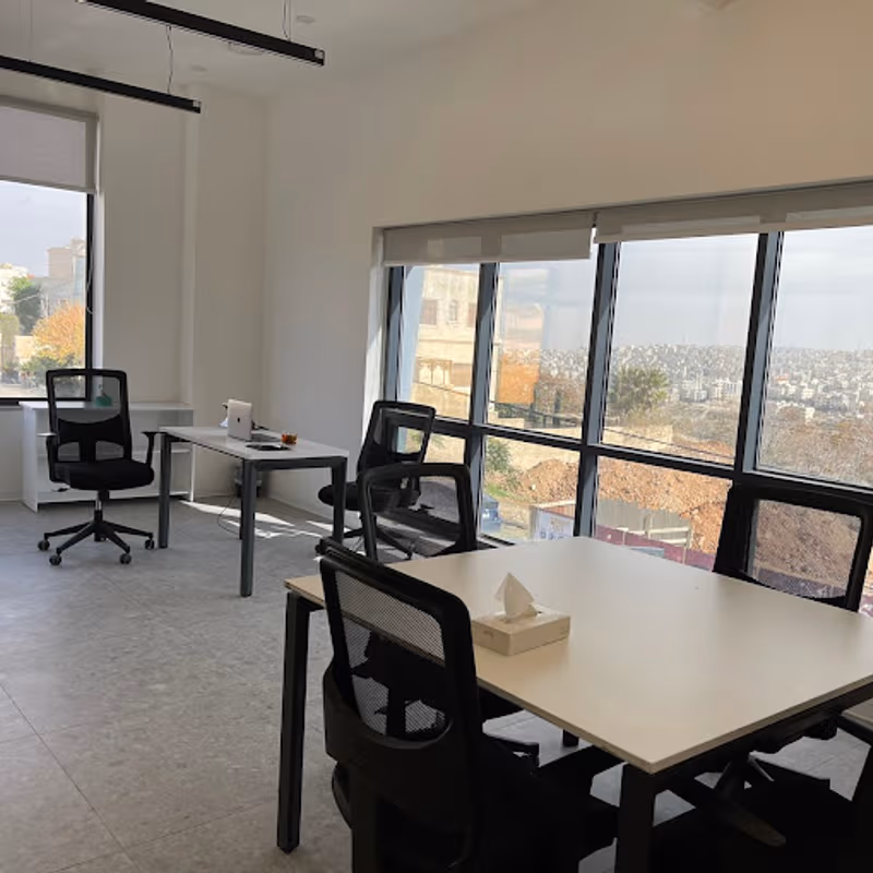 7 V Business Center Abdoun - Al Shajarah St, Amman - Image 2