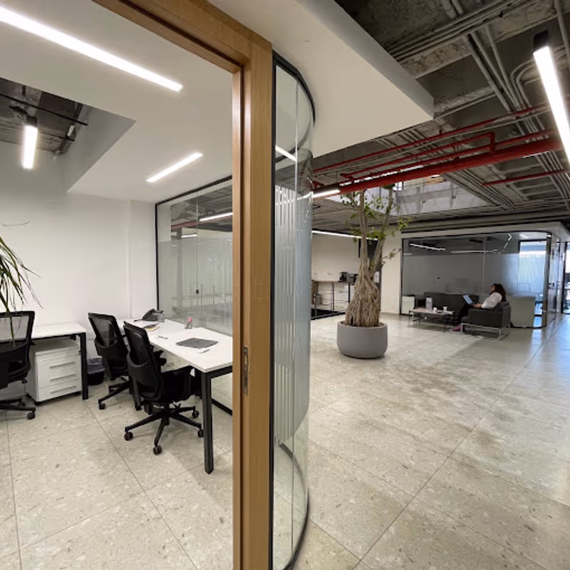 7 V Business Center Abdoun - Al Shajarah St, Amman - Image 3