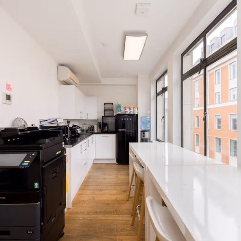 41-42 Eastcastle Street, London - Image 6