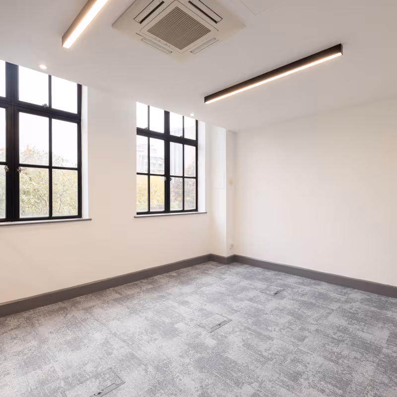 5 Back Hill, London - Image 2