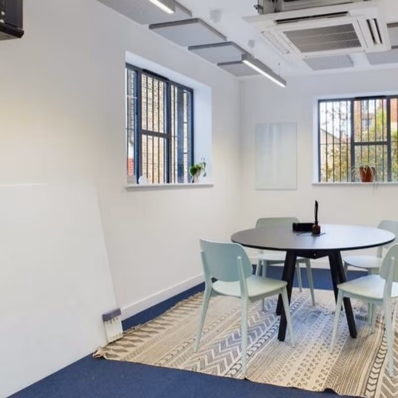 17 Heneage Street, Shoreditch - Image 2