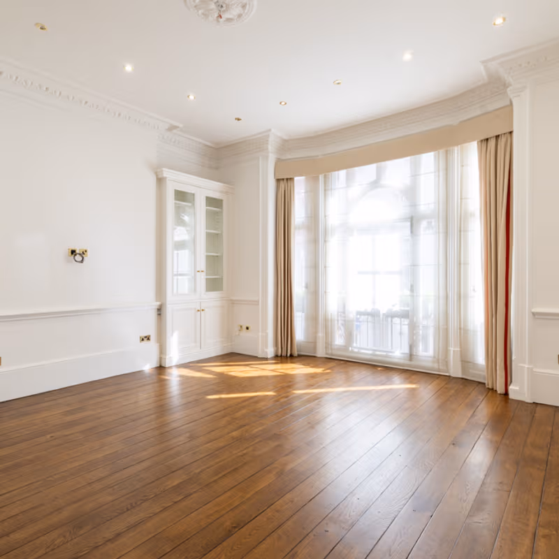 17 Queen Street, Greater London - Image 4