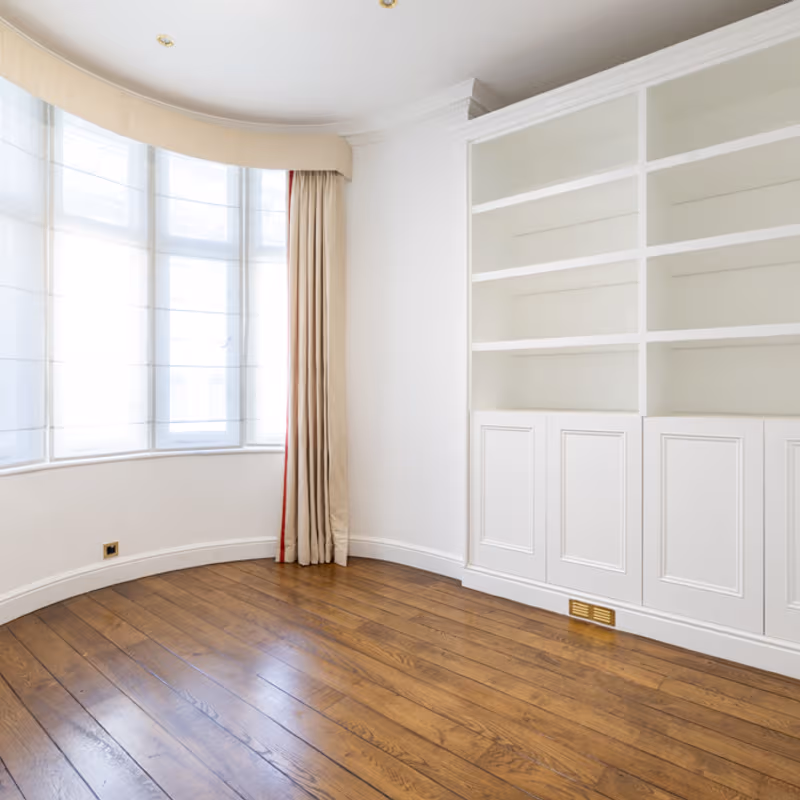 17 Queen Street, Greater London - Image 5