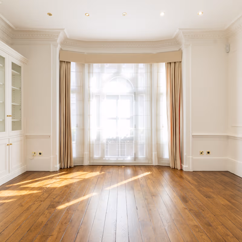 17 Queen Street, Greater London - Image 2