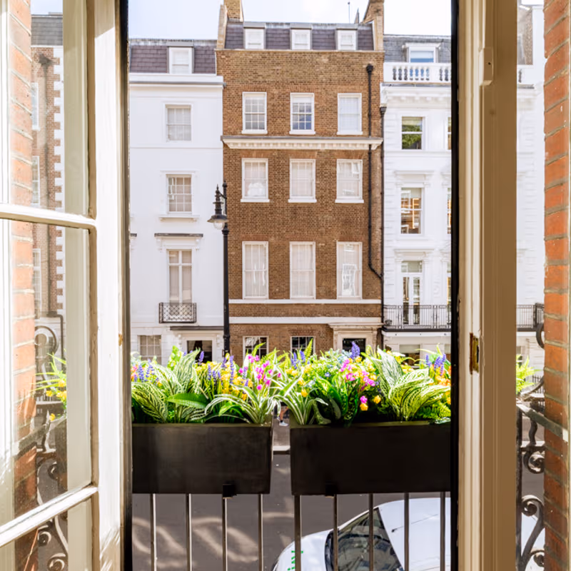 17 Queen Street, Greater London - Image 3