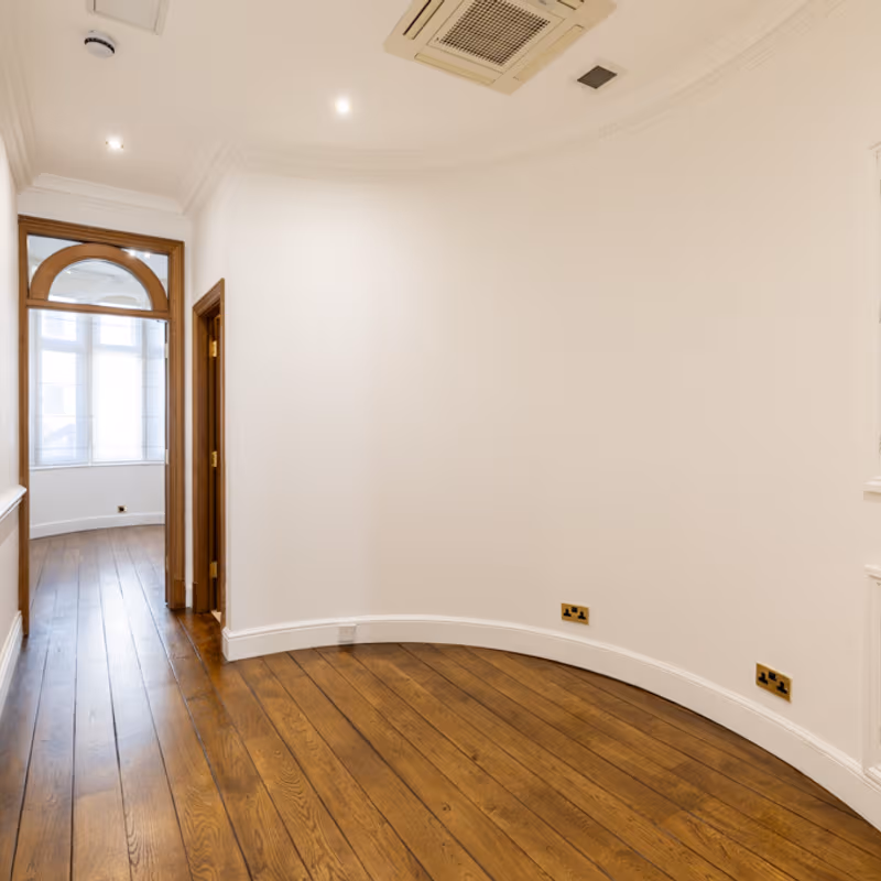 17 Queen Street, Greater London - Image 1