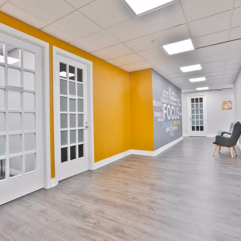 5500 North Service Road, Burlington - Image 2