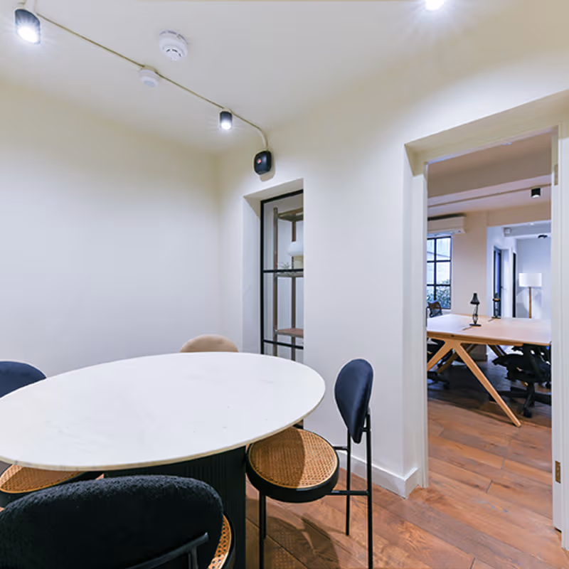 12A D'arblay Street, Greater London - Image 9