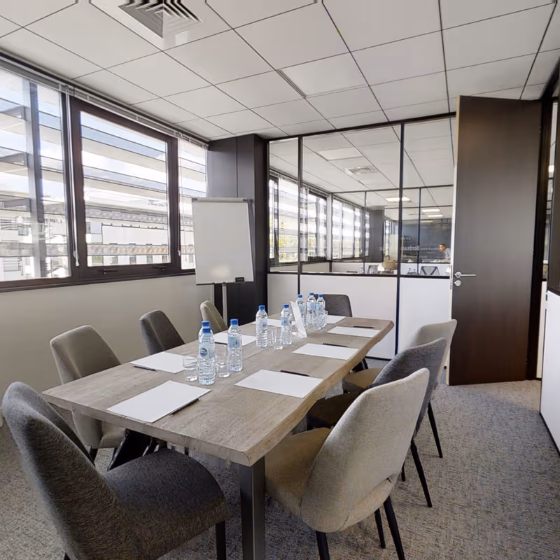 10-12 Rue Des Satellites, Le Haillan - Image 1