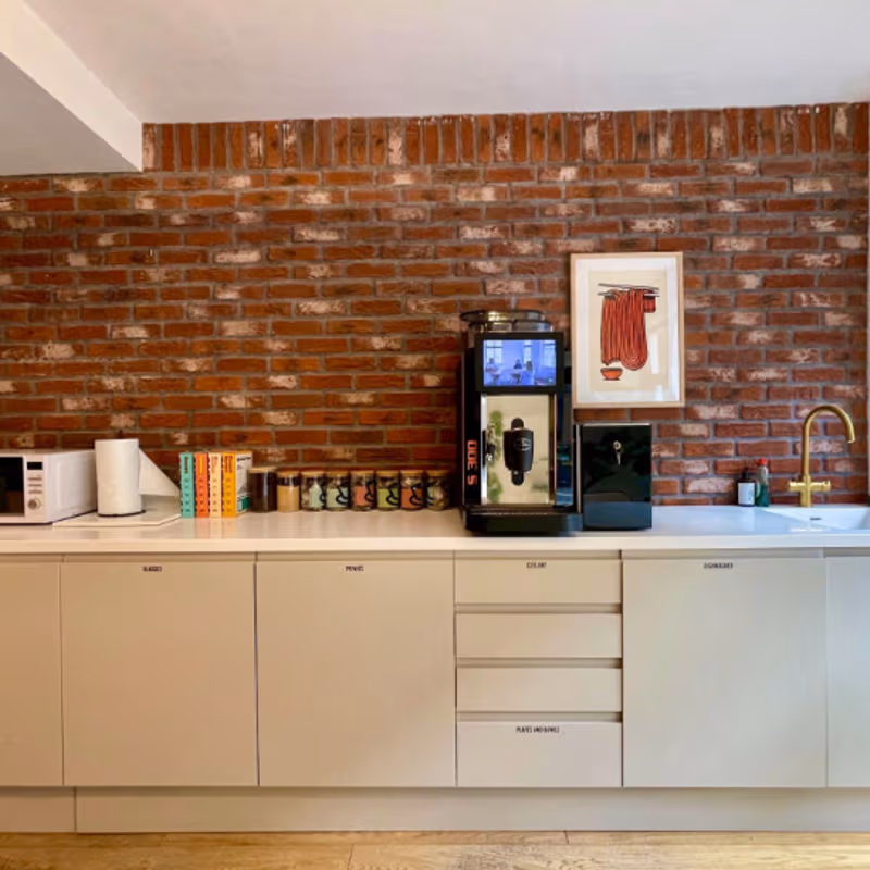 215 Vauxhall Bridge Rd Greater Pimlico, London - Image 2