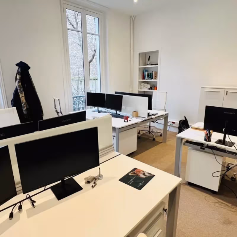 24 Place Du Général Catroux, Paris - Image 2