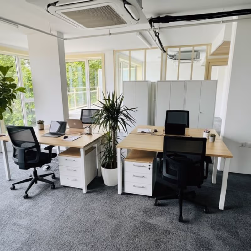 77 Rue Jean Bleuzen, Vanves - Image 2