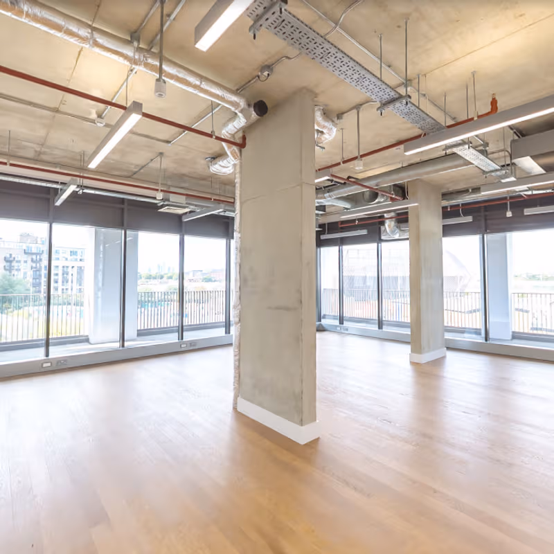 12 Marshgate Lane, London - Image 2