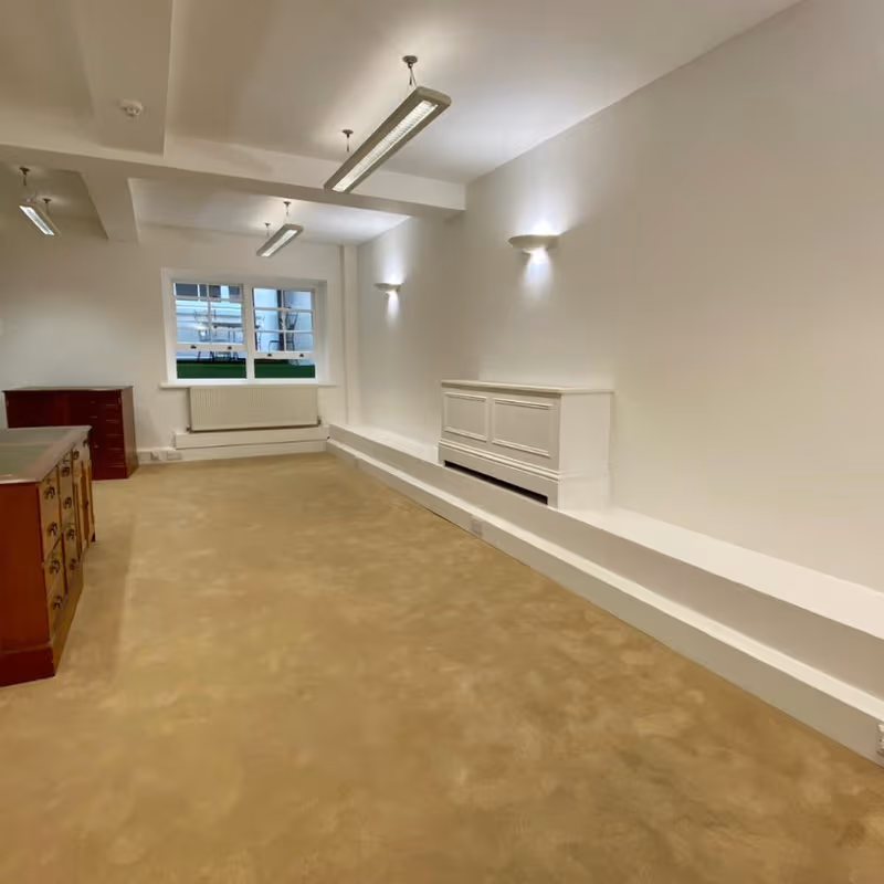 24 Grosvenor Gardens, Victoria - Image 2