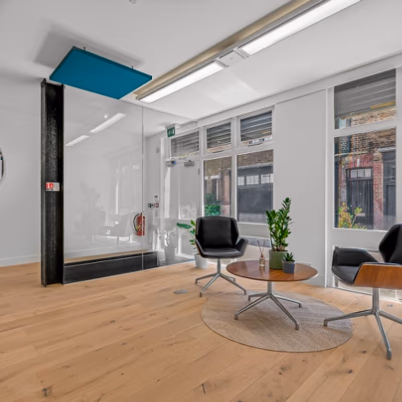 6 Brownlow Mews Bloomsbury, London - Image 4