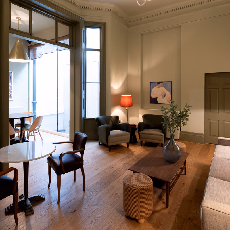 22 Grosvenor Gardens Mews, London - Image 2