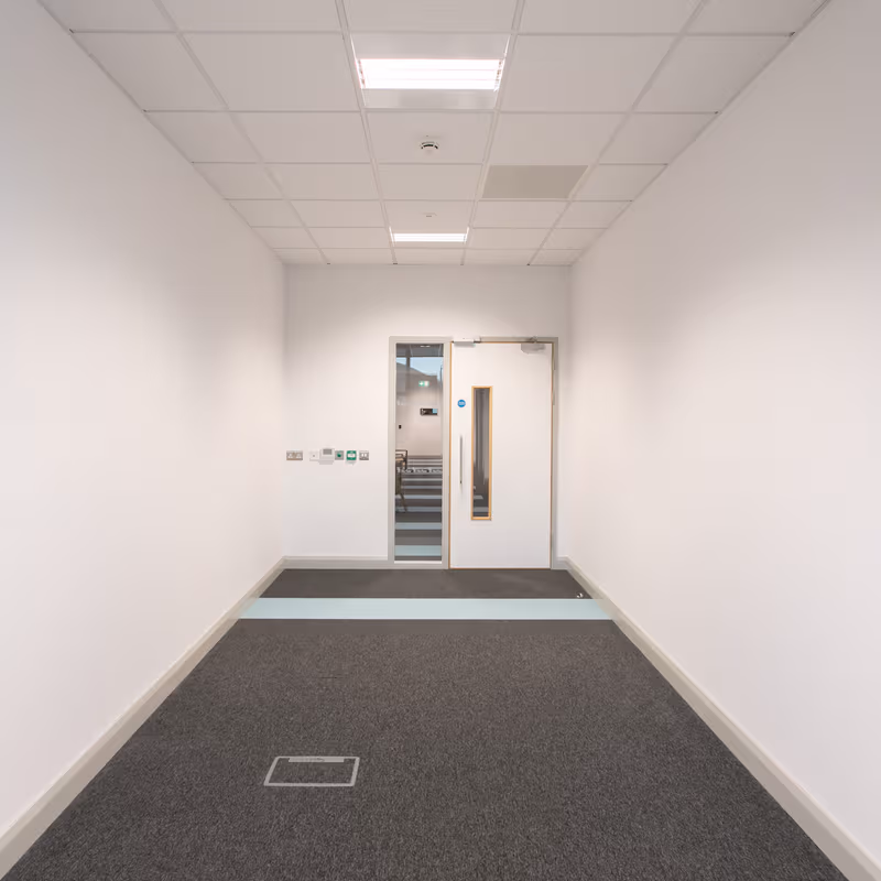 385 Springfield Road, Belfast - Image 16