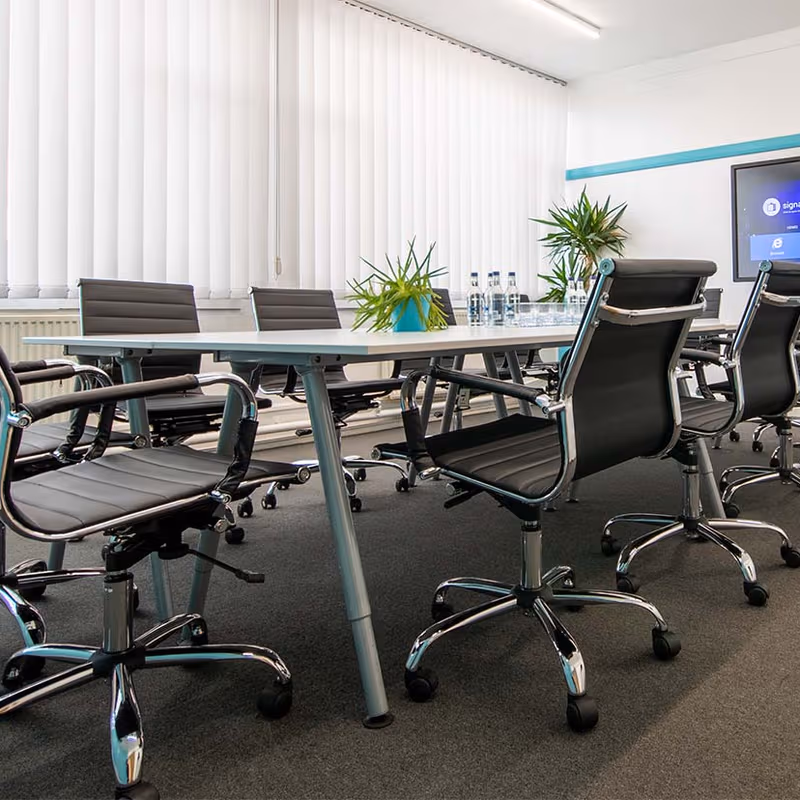 Cheney Manor Rd, Wiltshire - Image 4