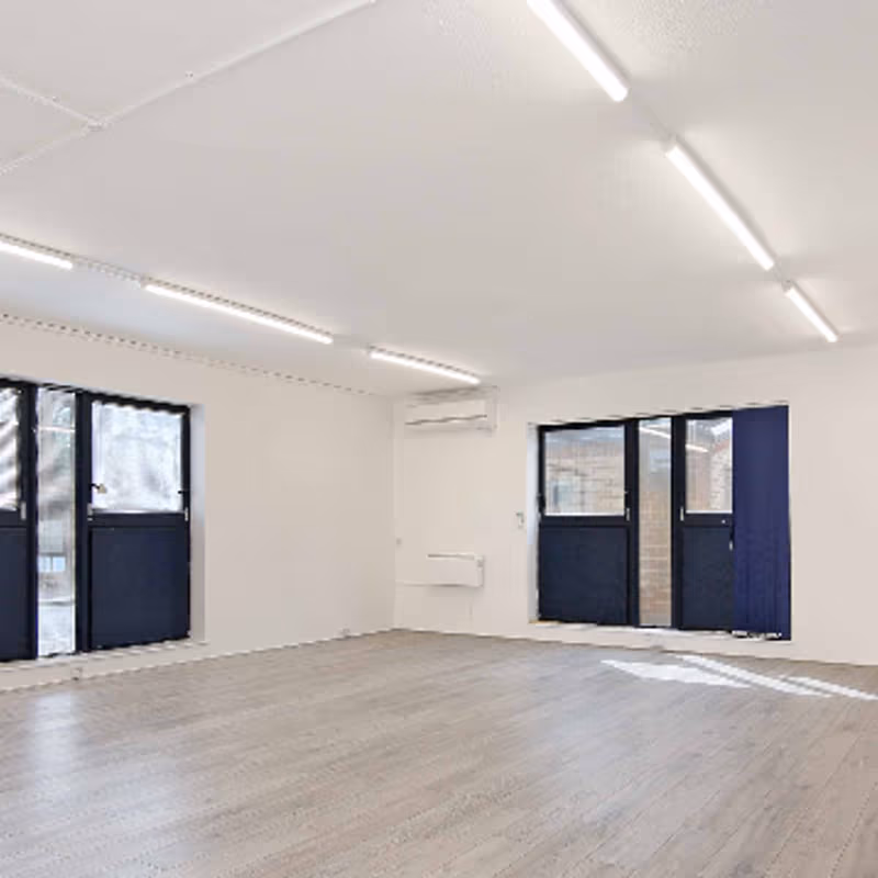 Lower Road, London - Image 6