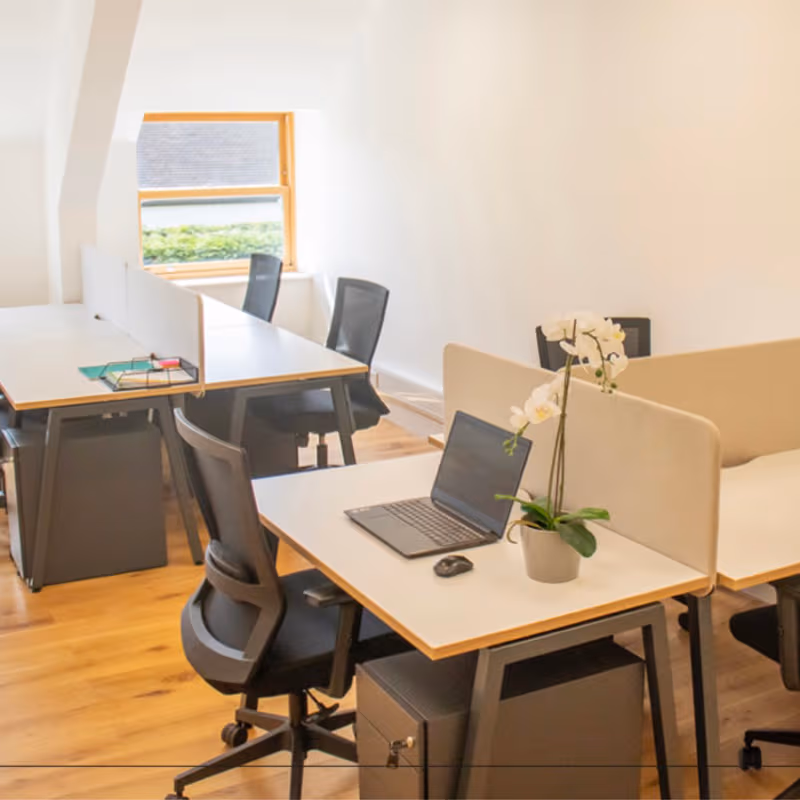 West Street, Farnham - Image 1