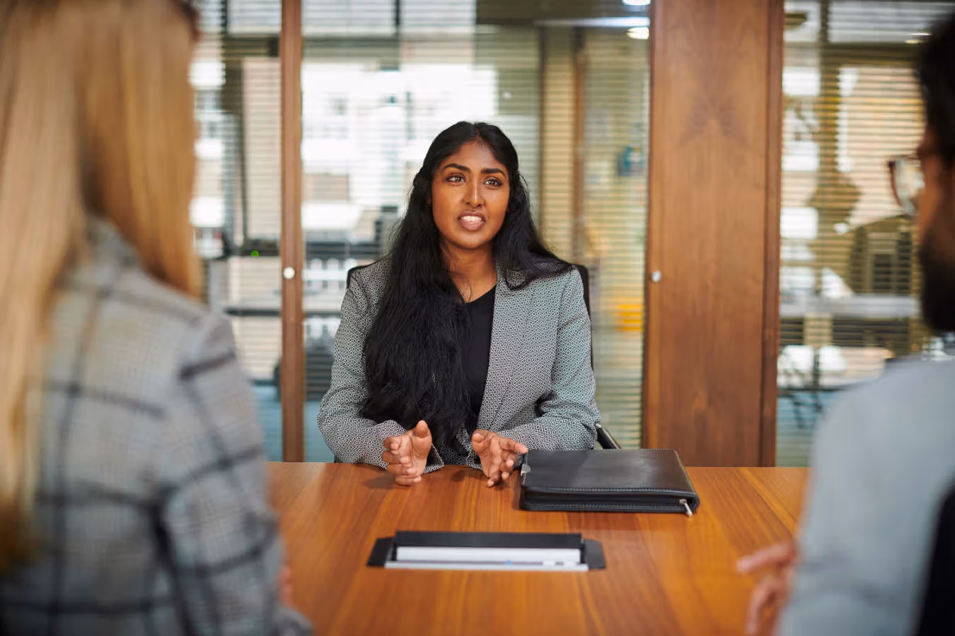 7 Red Flags You Shouldn’t Ignore in Your Office Search!