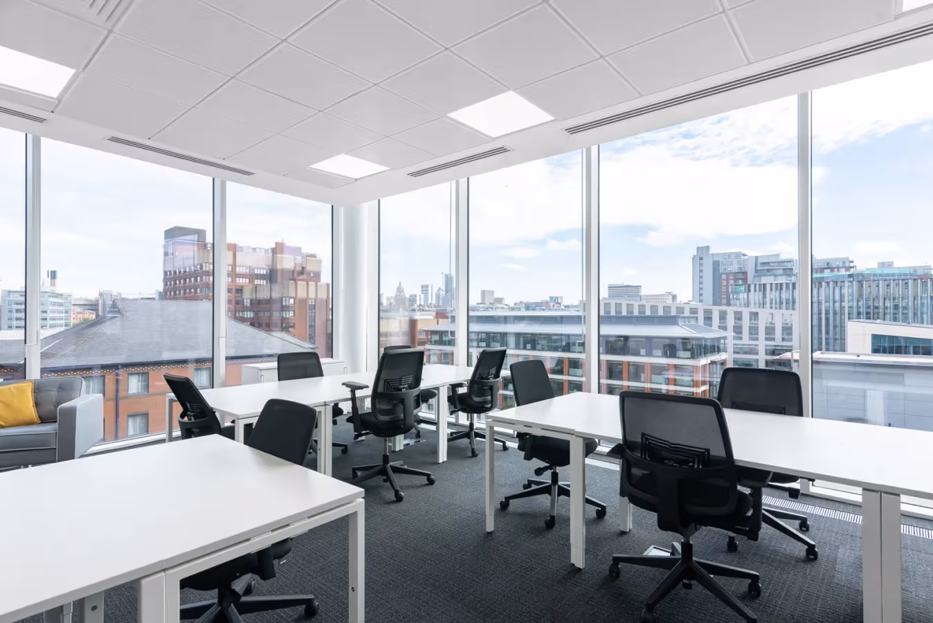 5 Reasons Why You Should Rent Serviced Offices in Raffles Place