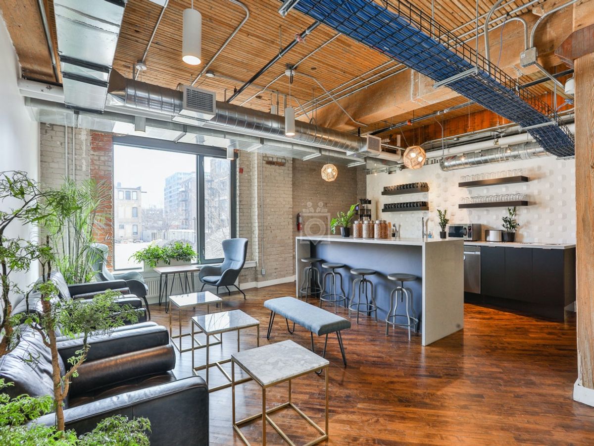 iQ Offices workspace interior