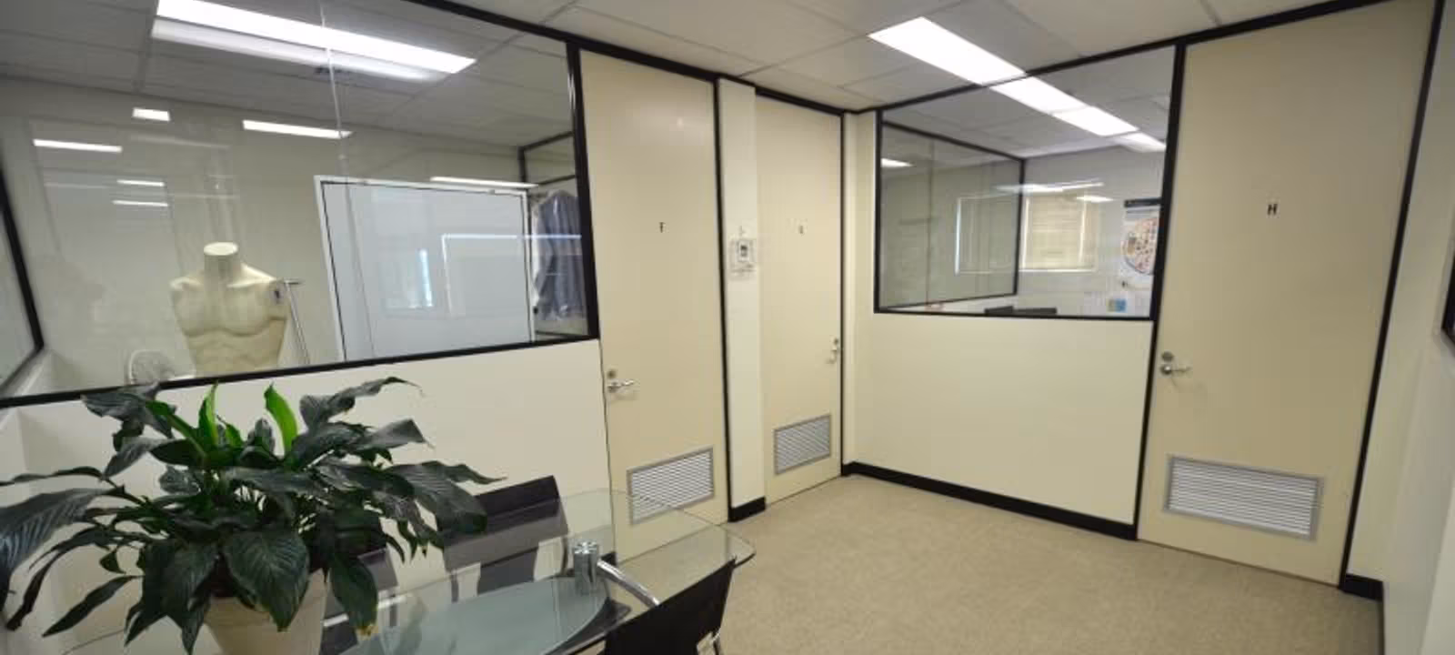 https://dr3h7ptpe31k5.cloudfront.net/Assets/images/1049/Shared-Workspace-NSW-Alexandria-36-ORiordan-Street-241604.jpg