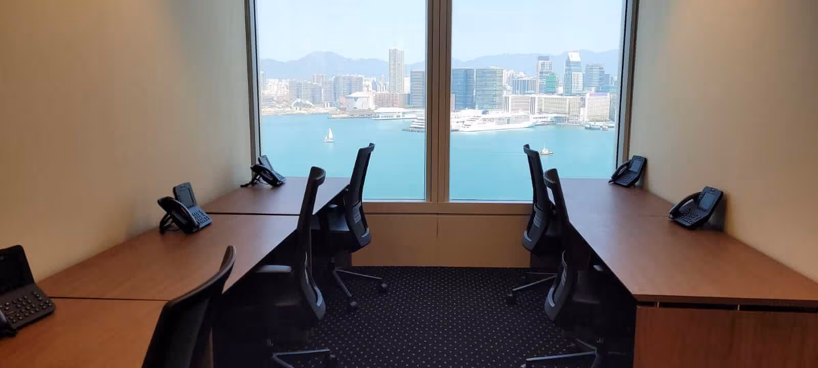 https://dr3h7ptpe31k5.cloudfront.net/Assets/images/1352/Serviced-Office-(Classic)-Hong-Kong-Central-8-Finance-Street-2304449.jpg