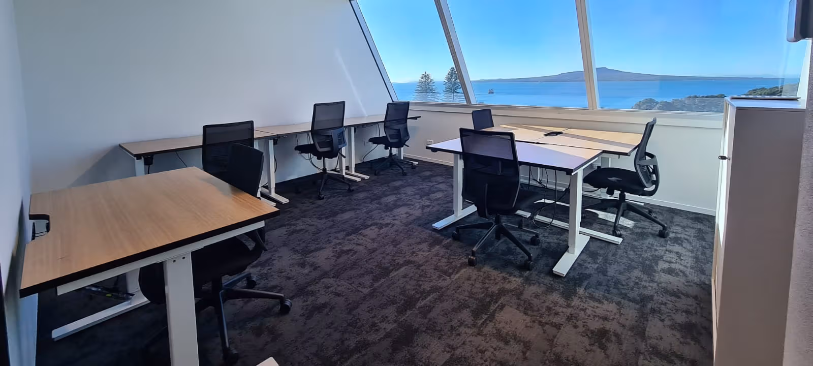 https://dr3h7ptpe31k5.cloudfront.net/Assets/images/1480/Serviced-Office-(Classic)-Auckland-Auckland-33-45-Hurstmere-Road-1310164.jpg
