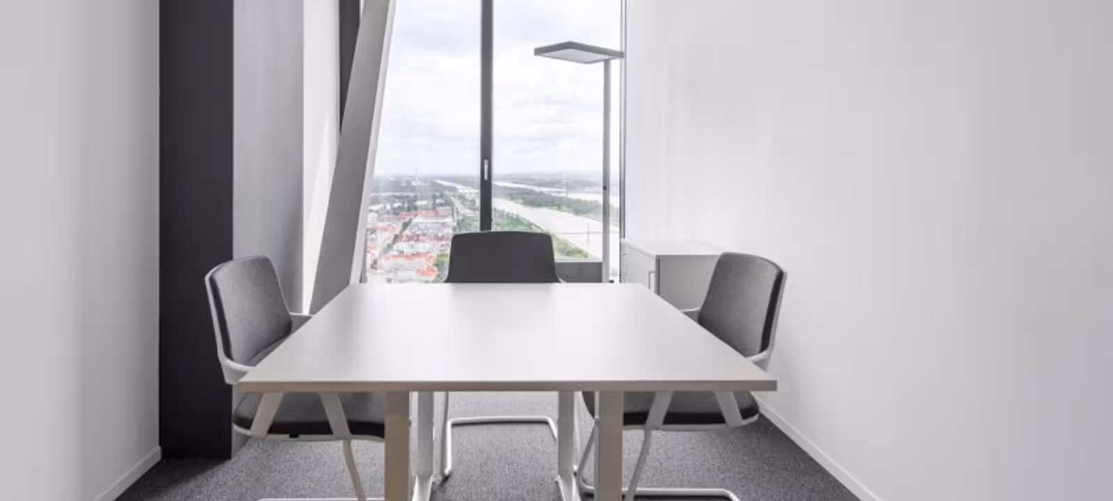 Donau-city-strasse 7, Vienna - Image 1