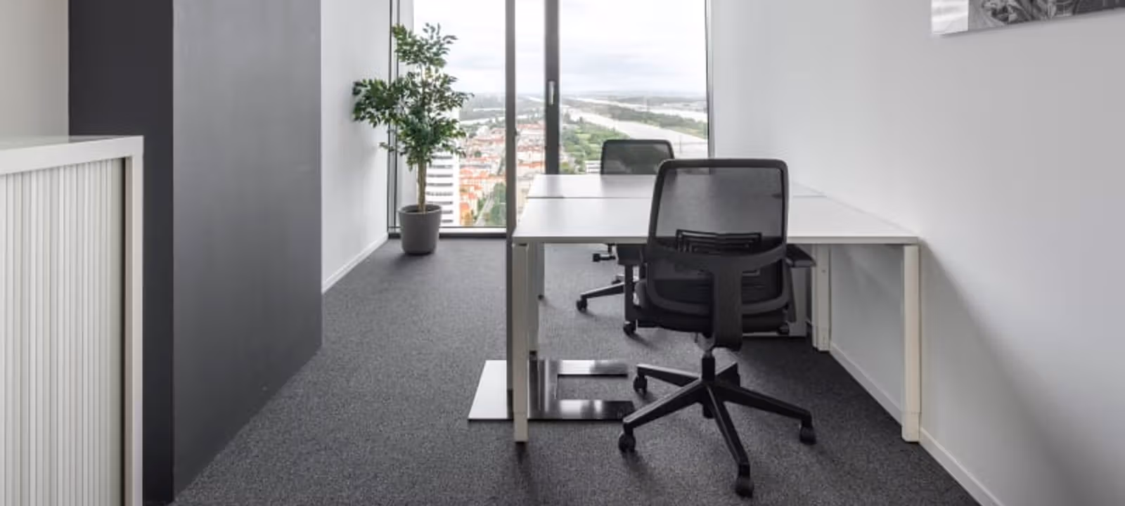 Donau-city-strasse 7, Vienna - Image 1