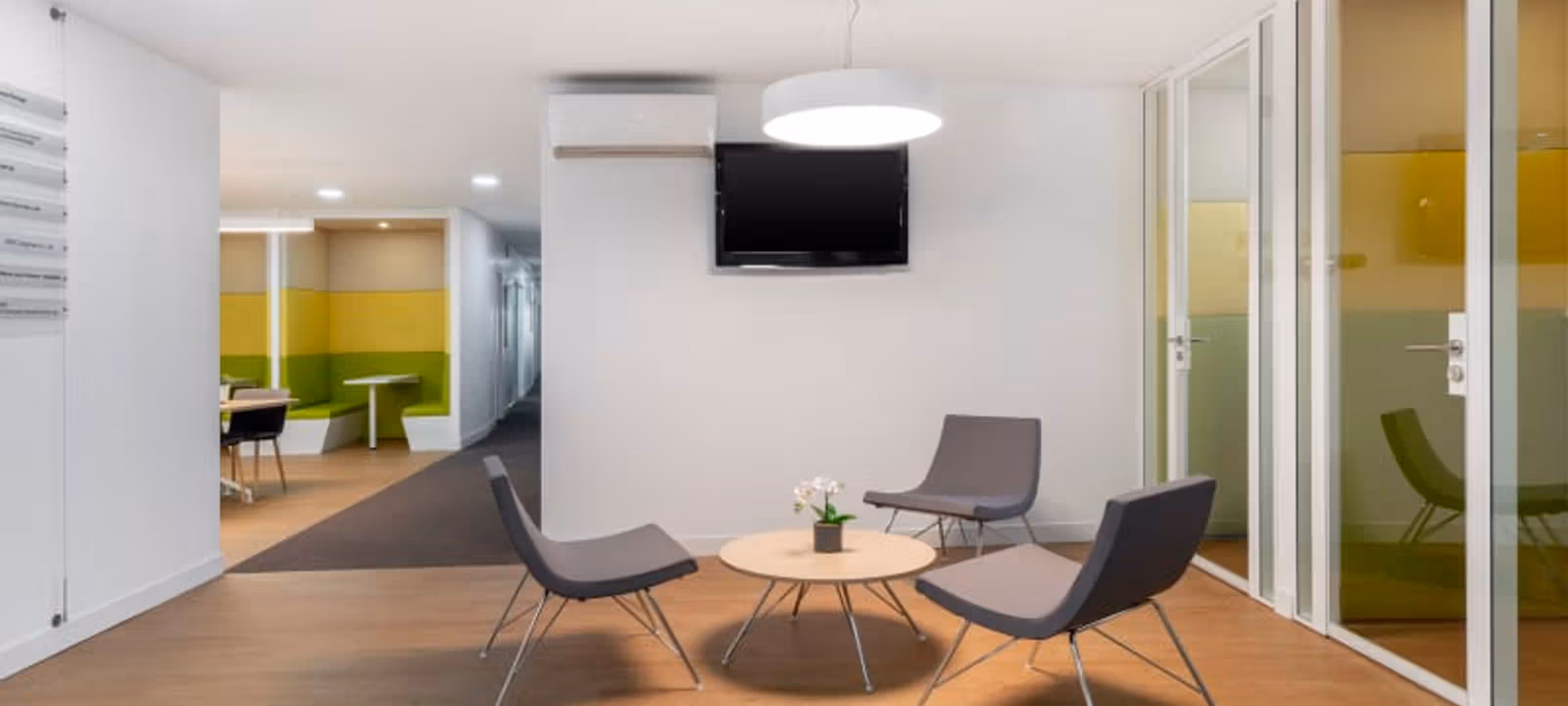 Praca De Mouzinho De Albuquerque, Porto - Image 1