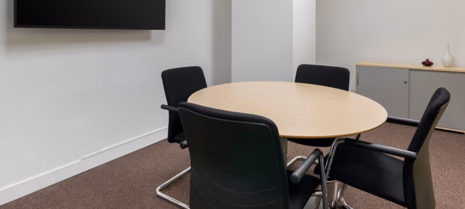 Praca De Mouzinho De Albuquerque, Porto - Image 1