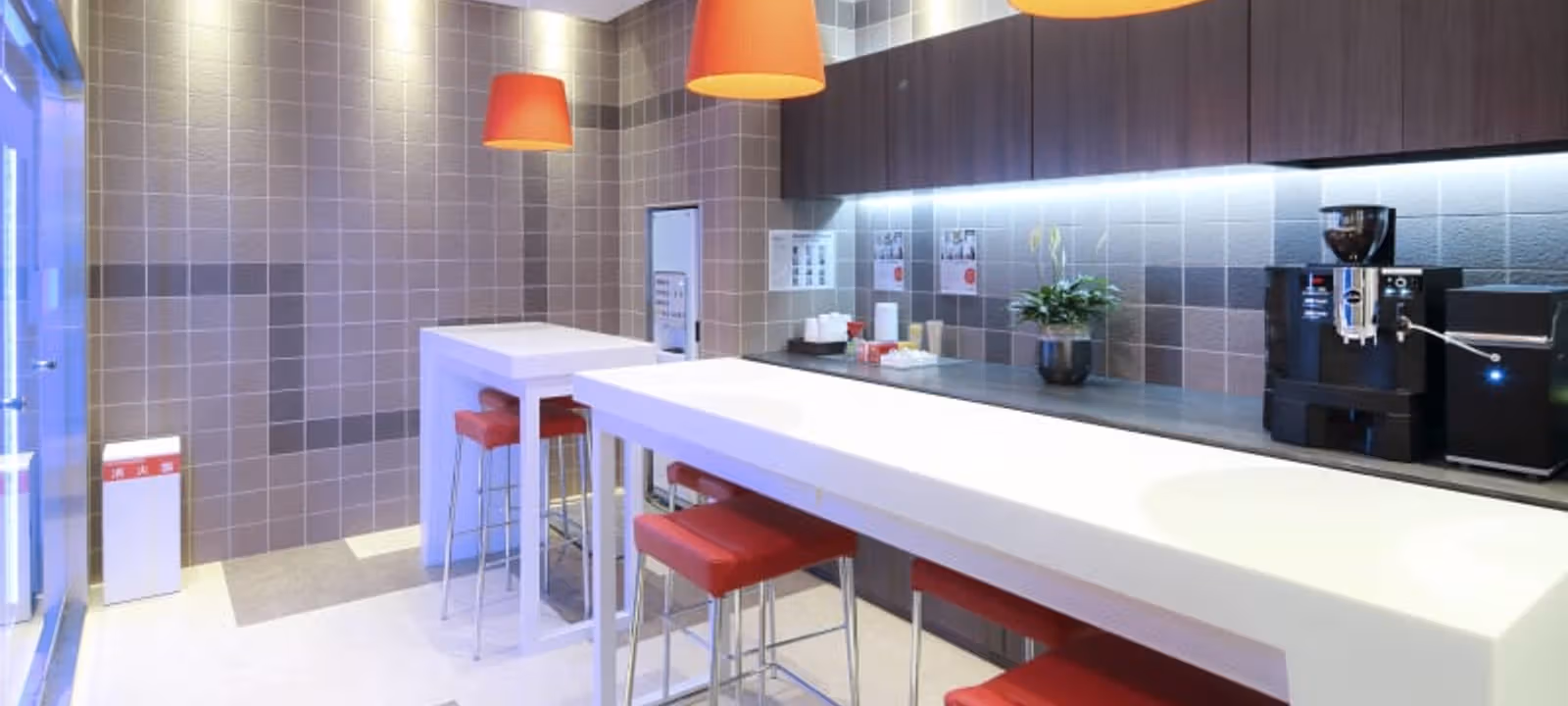 8-1 Hakataekichuogai Hakata-kua, Fukuoka - Image 1