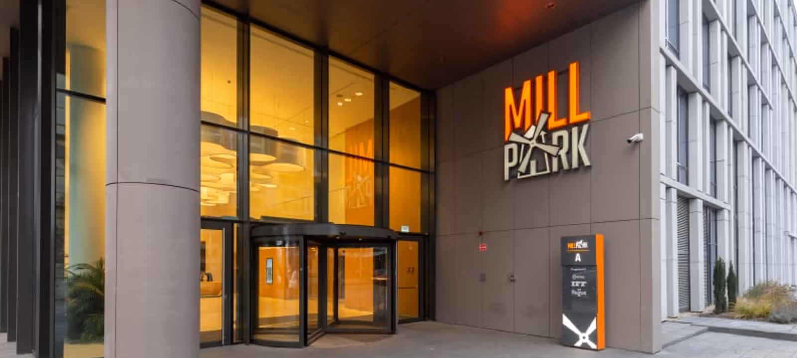 Soroksari ut 44, Budapest - Image 1