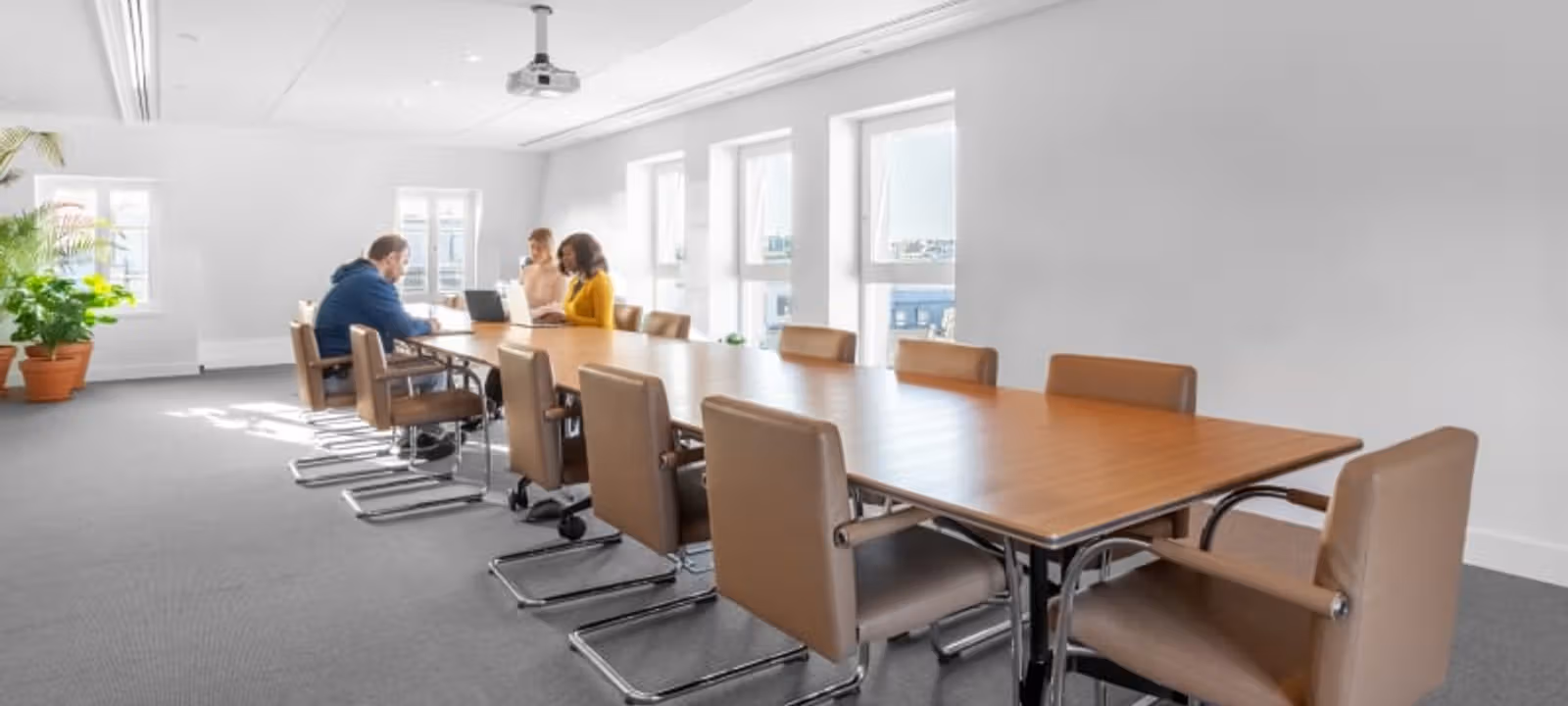 54/56 Avenue Hoche, Paris - Image 1