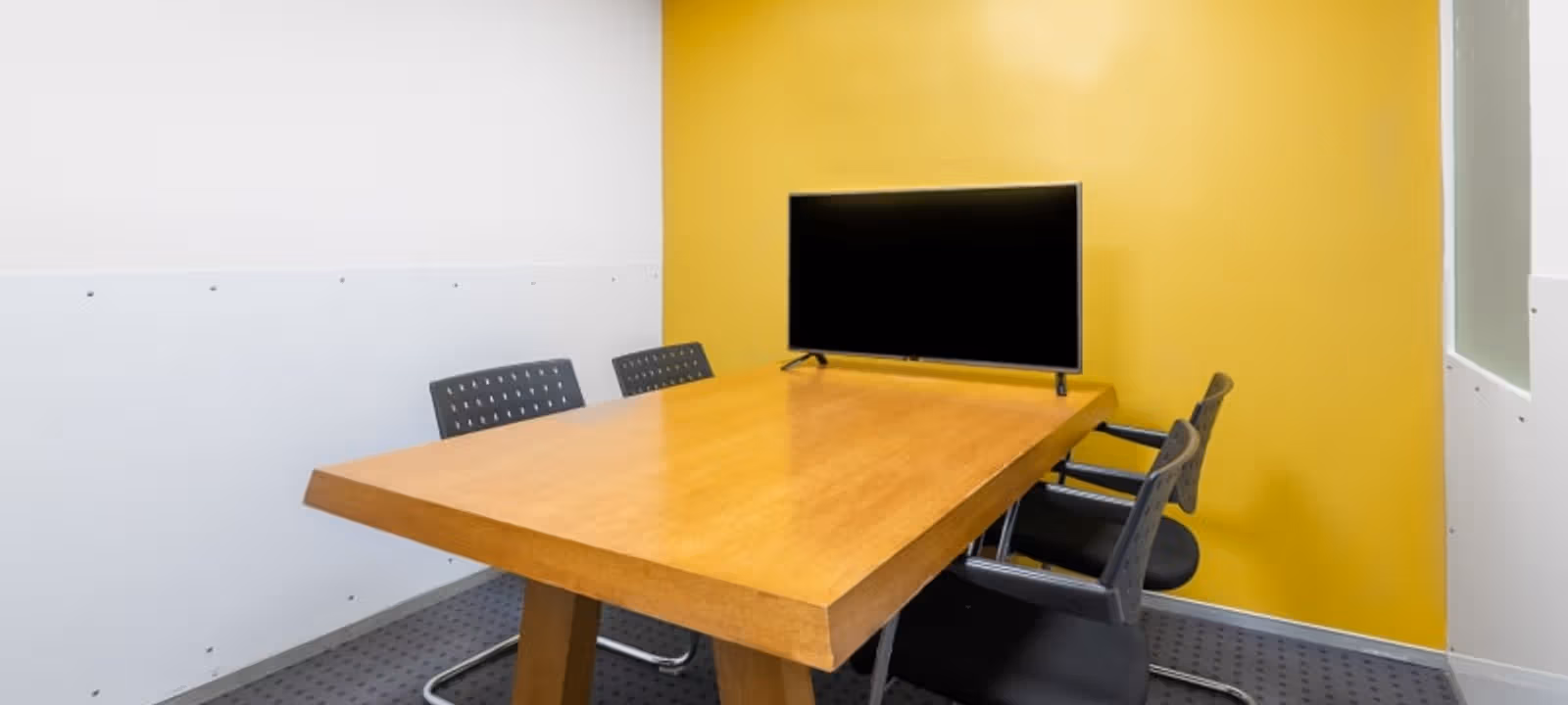 Dr Annie Besant Road Worli, Mumbai - Image 1