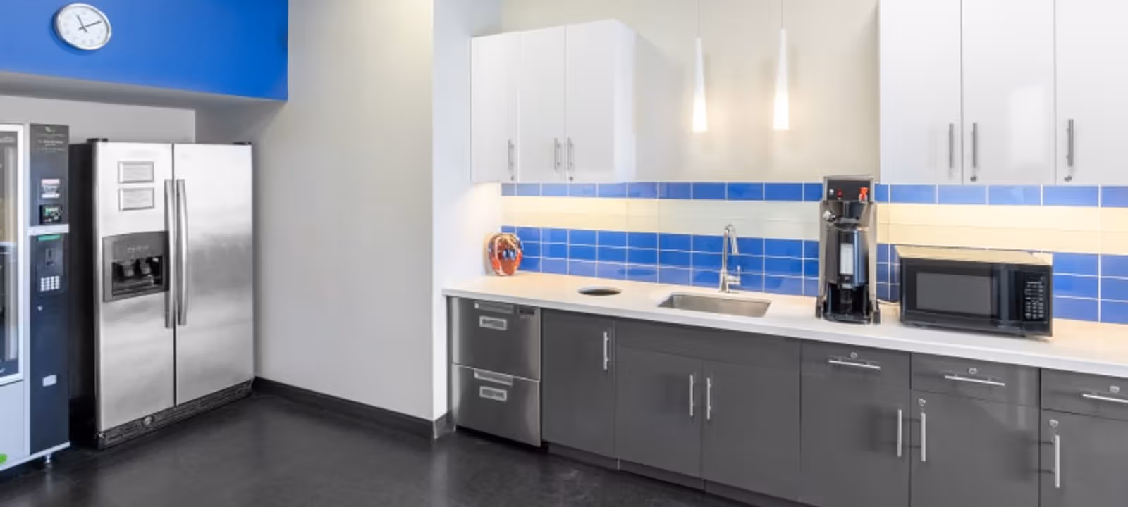 6500 Transcanada Chemin De Service S, Pointe-claire - Image 1