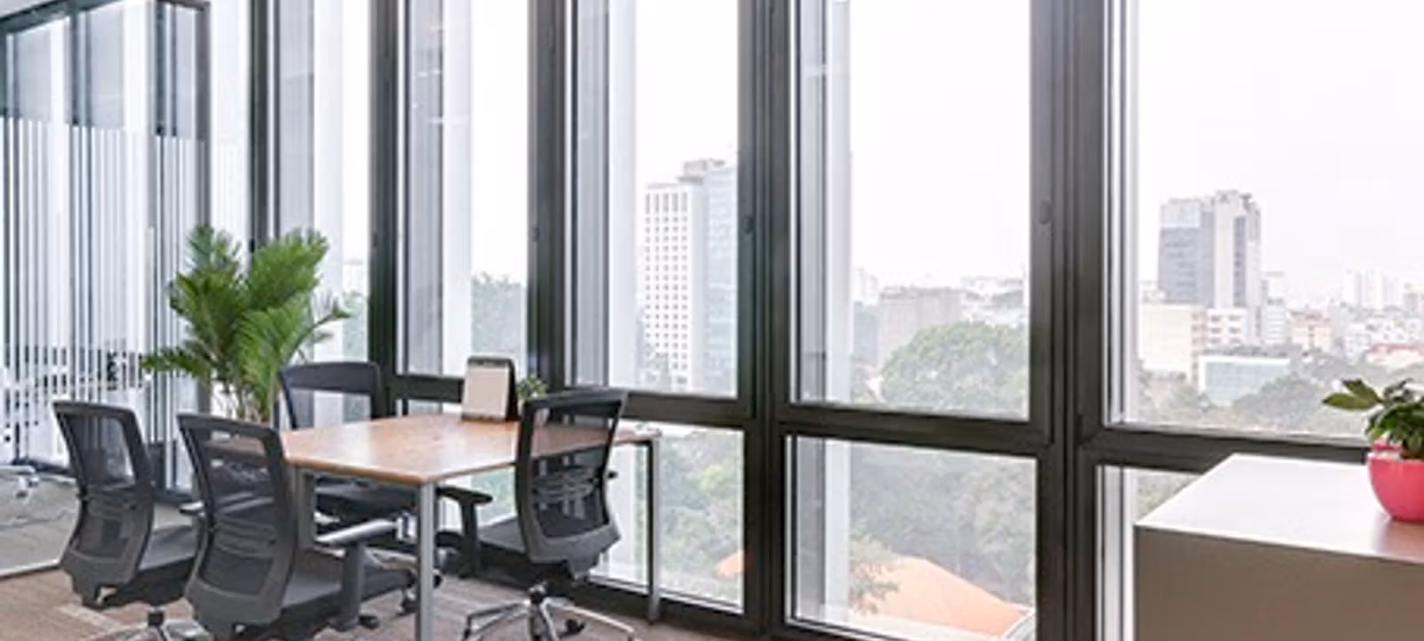 https://dr3h7ptpe31k5.cloudfront.net/Assets/images/1932/Serviced-Office-Ho-Chi-Minh-City-District-1-33-Le-Duan-Street-508020.jpg