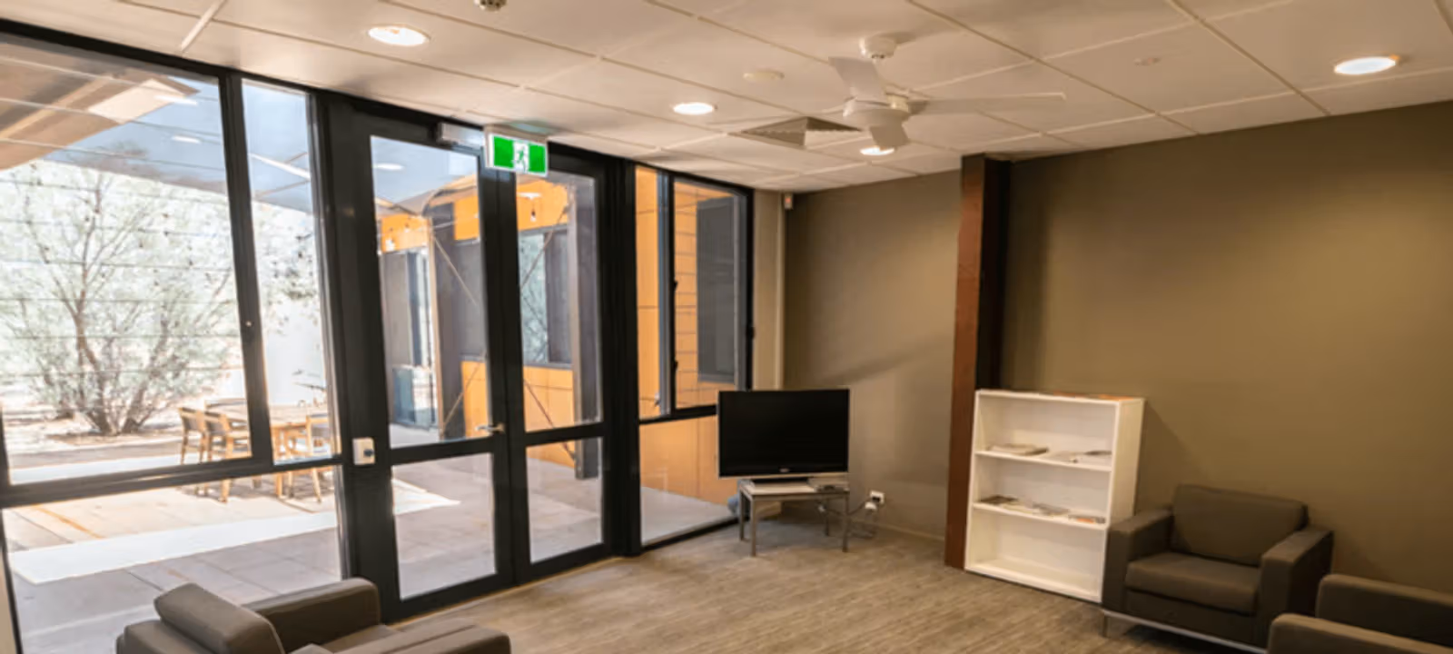 https://dr3h7ptpe31k5.cloudfront.net/Assets/images/6235/Serviced-Office-(Classic)-NT-Alice-Springs-475-Stuart-Highway-1354055.jpg