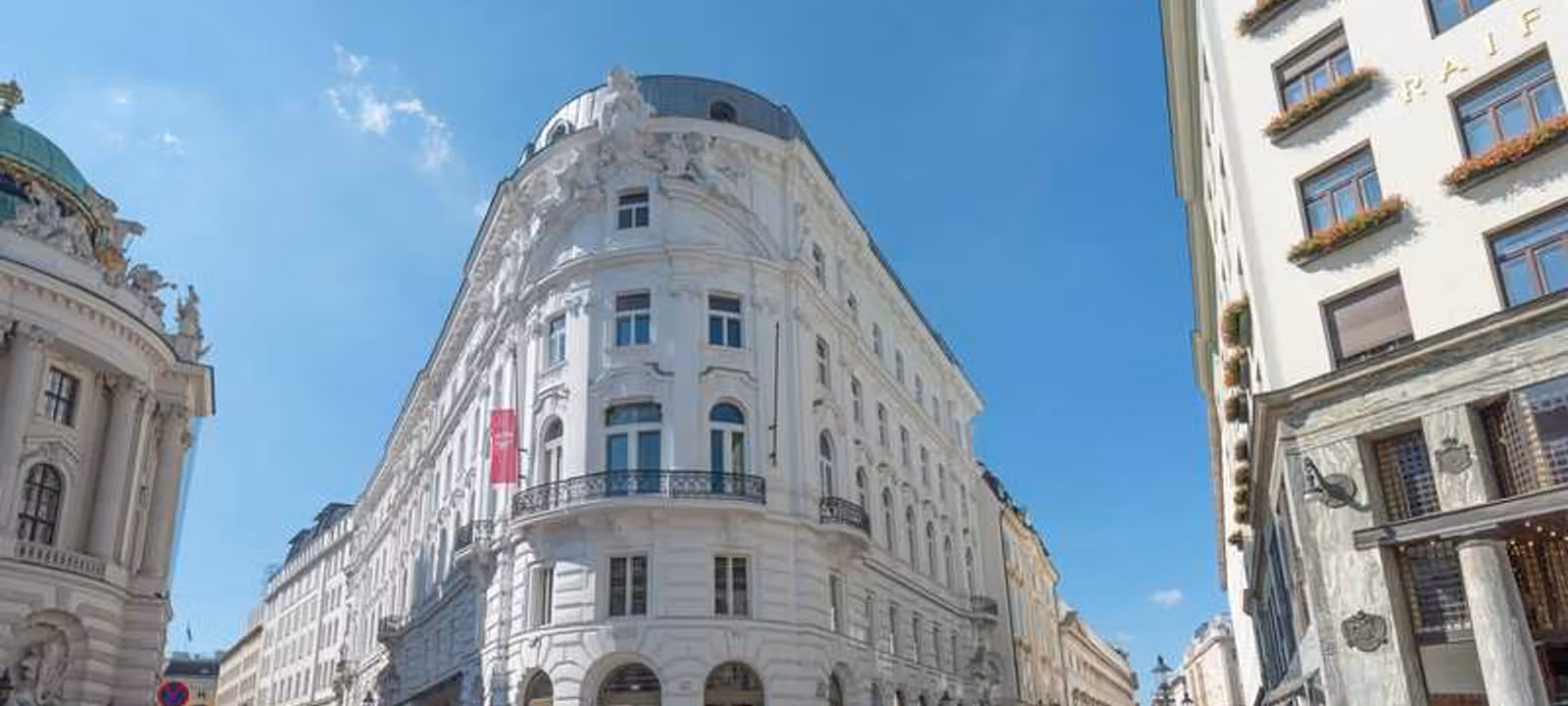 Le Palais, Vienna - Image 1