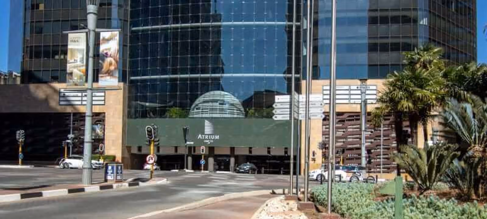 https://dr3h7ptpe31k5.cloudfront.net/Assets/images/9282/-Johannesburg-Atrium-on-5th-9th-Floor-5th-Street-Sandton-1763234.jpg