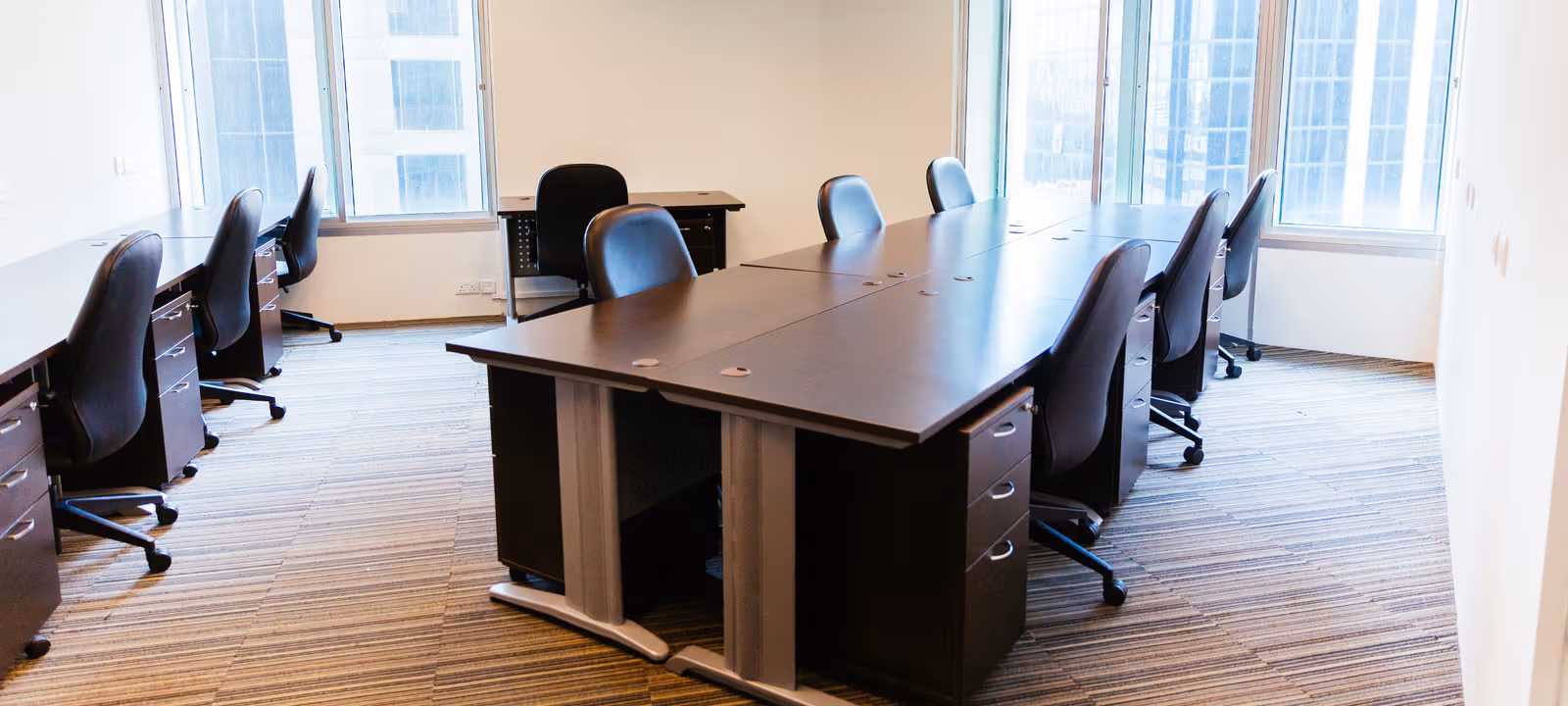 https://officehub.s3.amazonaws.com/Assets%2Fimages%2F1373%2FServiced-Office-%28Classic%29-Singapore-Singapore-105-Cecil-StreetAreta+Fitted+Offices+-+Large+Window+Office+Suite.jpg