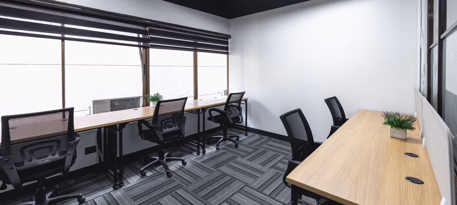 https://officehub.s3.amazonaws.com/Assets%2Fimages%2F1612%2FServiced-Office-%28Classic%29-NCR-Makati-8741-Paseo-De-Roxas-Booth-and-Partners-2024-12.jpg