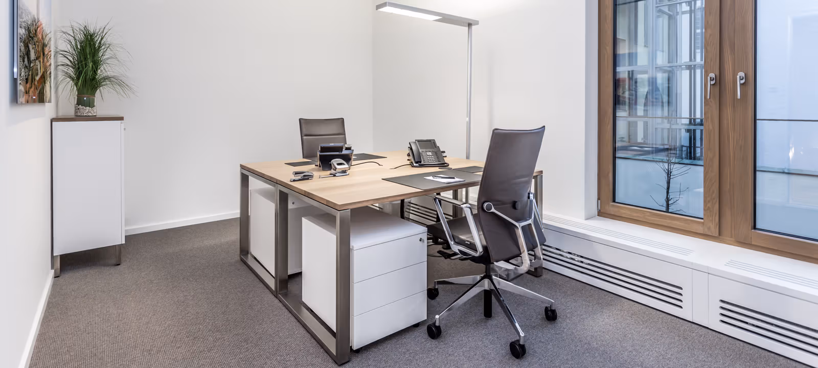 https://officehub.s3.amazonaws.com/Assets%2Fimages%2F19930%2FServiced-Office-%28Classic%29--Munich-Theresienstrasse-1Buero+2AP+02-md.JPG