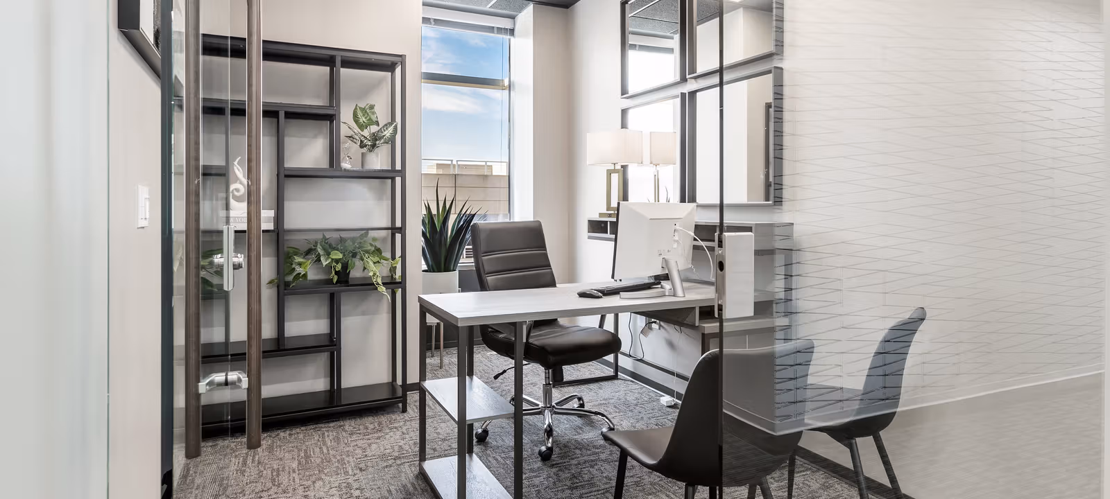 https://officehub.s3.amazonaws.com/Assets%2Fimages%2F31905%2FServiced-Office-%28Classic%29-AZ-Phoenix-2325-E-Camelback-Rd-28-print-2325-e-camelback-rd-suite-400.jpg