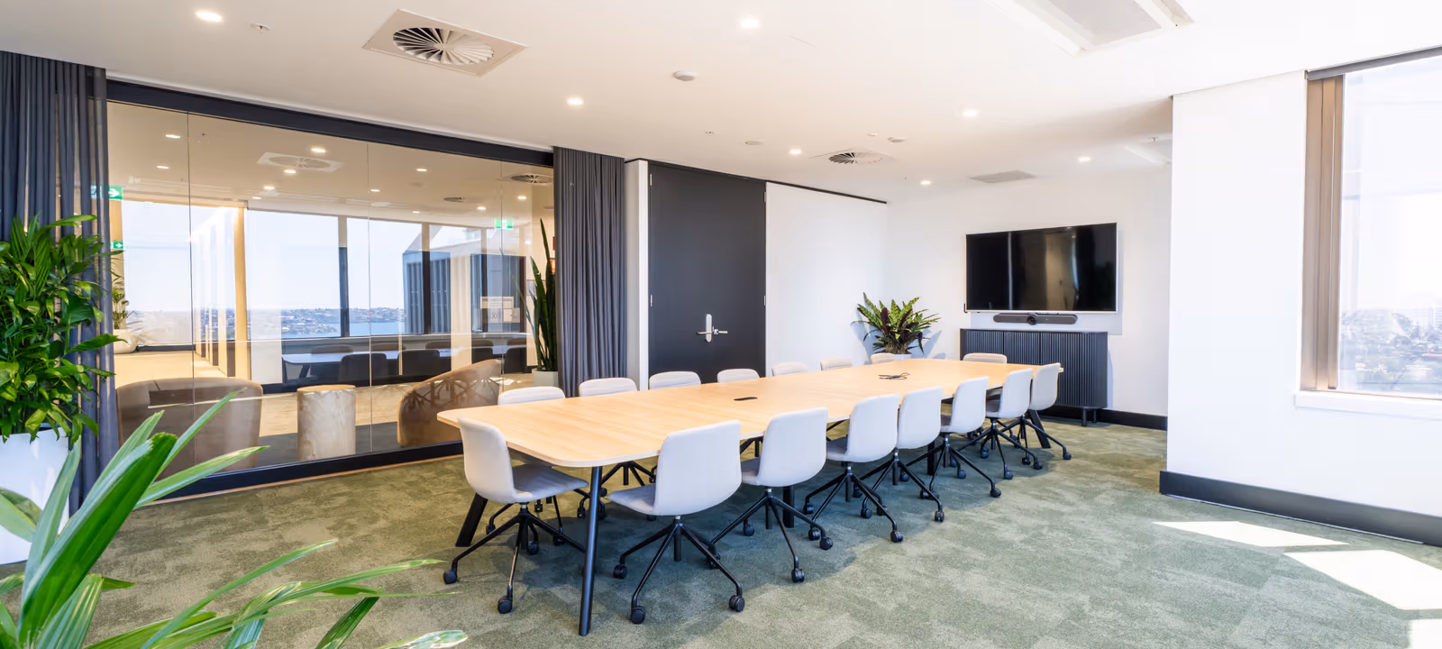 https://officehub.s3.amazonaws.com/Assets%2Fimages%2F46355%2FManaged-Office-Space-NSW-Sydney-52-Martin-Place-7RV05857-HDR.jpg