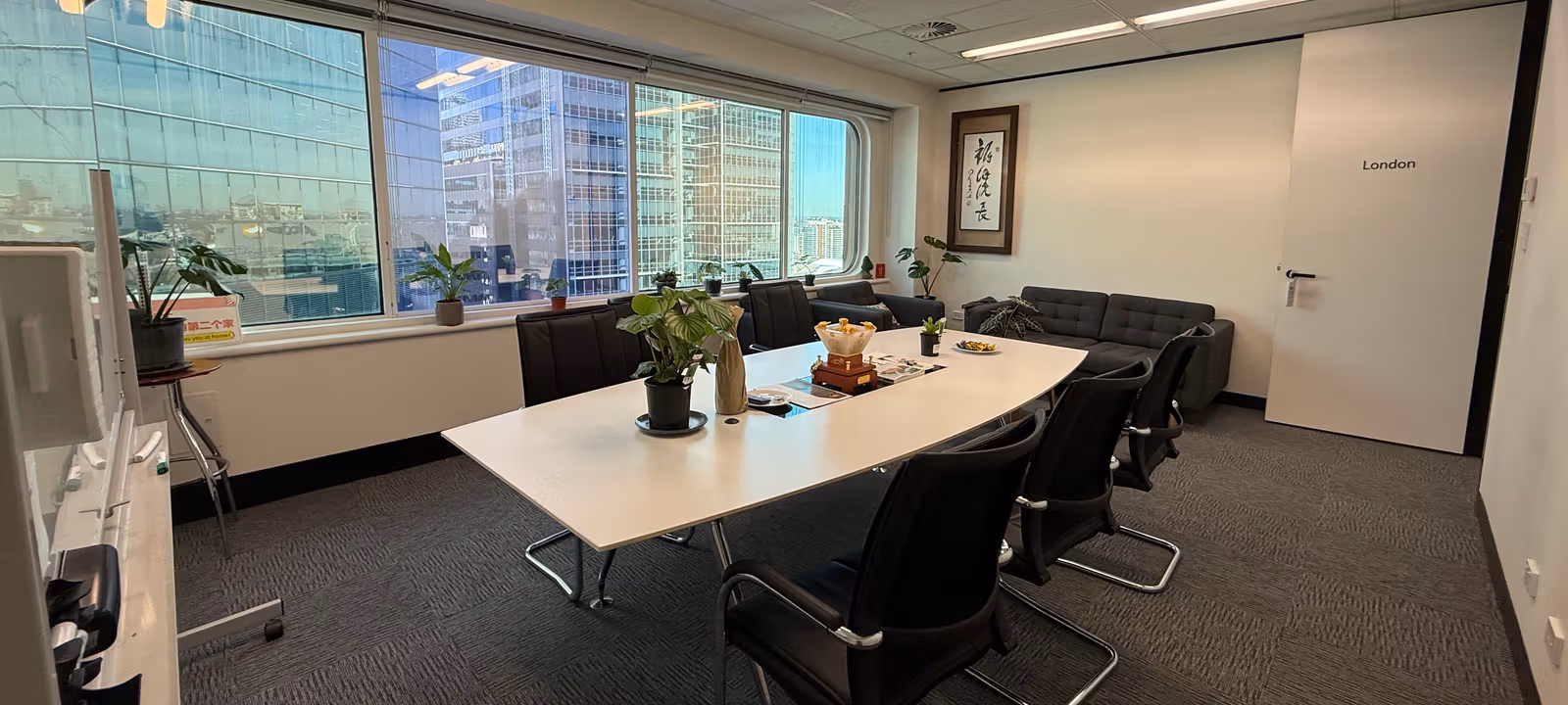 https://officehub.s3.amazonaws.com/Assets%2Fimages%2F53341%2FCoworking-Space-NSW-Sydney-55-Clarence-Street-0717101207.jpg