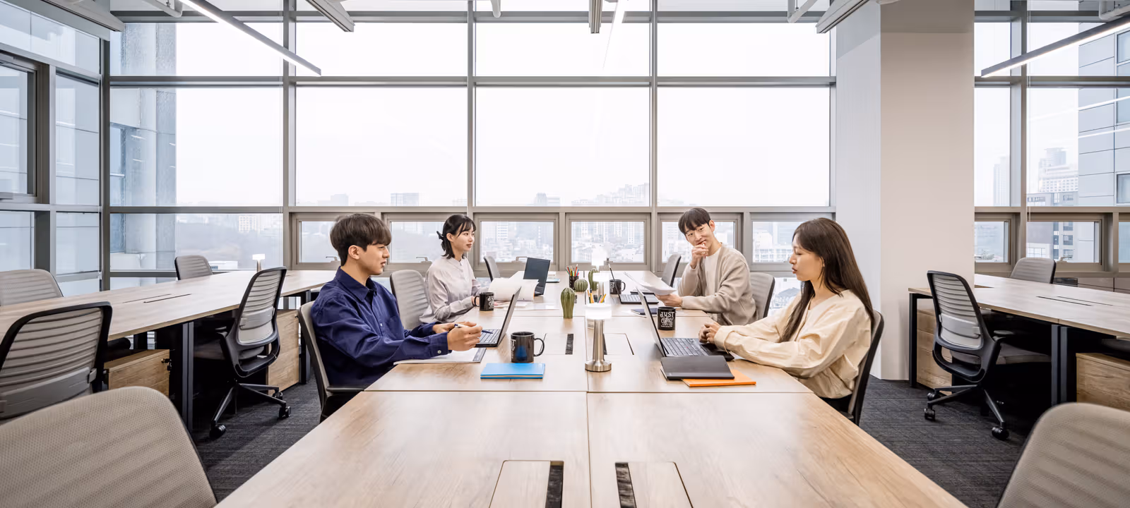 https://officehub.s3.amazonaws.com/Assets%2Fimages%2F8294%2FServiced-Office-%28Classic%29-Seoul-Gangnam-gu-431-Teheran-ro-AJCTEnterprise-office01.jpg
